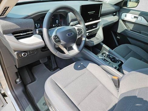 New 2026 Ford Explorer Active RWD image 3