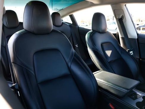 Used 2022 Tesla Model 3 Standard Range image 19