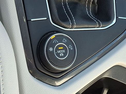 Used 2022 Volkswagen Tiguan SE image 26