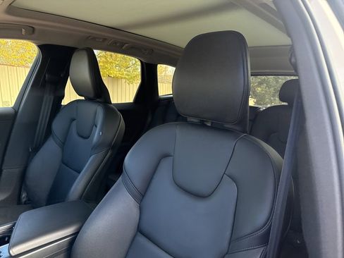 Used 2025 Volvo XC60 B5 Core image 12