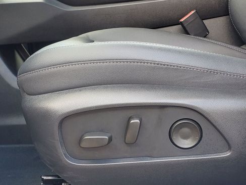 Used 2025 Chevrolet Equinox LT w/ Convenience Package II FWD image 6
