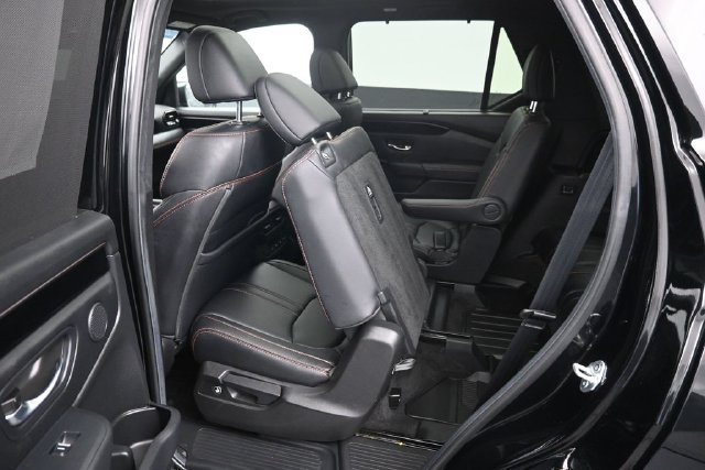 Used 2025 Honda Pilot TrailSport image 28