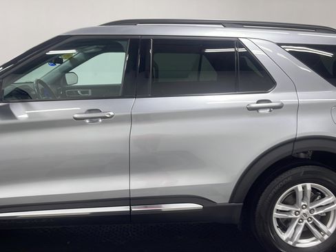 Used 2024 Ford Explorer XLT w/ Equipment Group 202A AWD/4WD image 12
