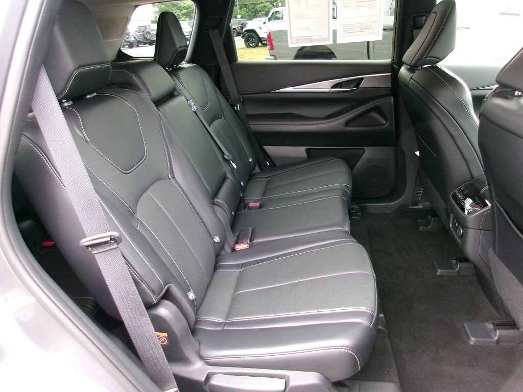 Used 2023 INFINITI QX60 Luxe AWD/4WD image 10