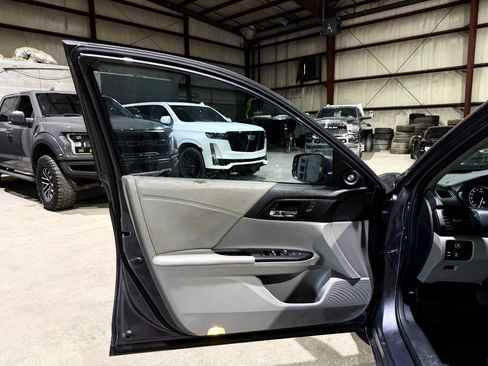 Used 2013 Honda Accord Touring image 11