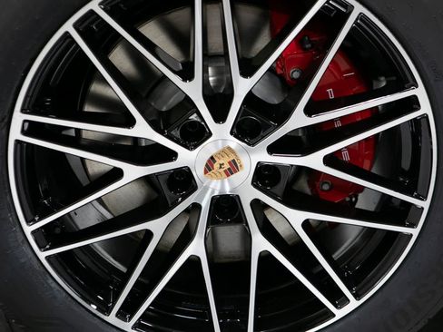 New 2026 Porsche Cayenne S image 11