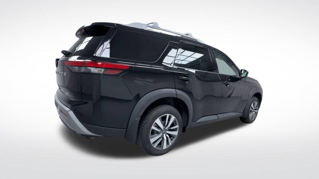 Used 2024 Nissan Pathfinder SL AWD/4WD image 11