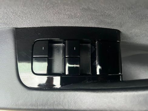 Used 2018 Tesla Model 3 Mid Range image 17