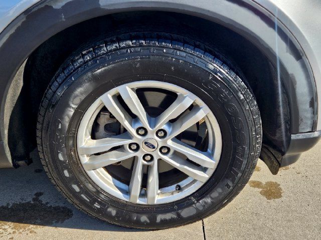 Used 2020 Ford Explorer XLT w/ Equipment Group 202A RWD image 3