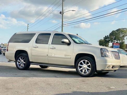 Used 2009 GMC Yukon XL Denali AWD/4WD image 15