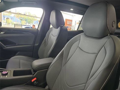 New 2026 Volkswagen Tiguan SE R-Line image 17