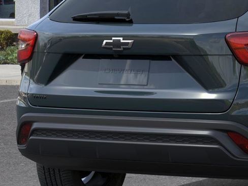 New 2026 Chevrolet Trax LS w/ LS Convenience Package FWD image 14