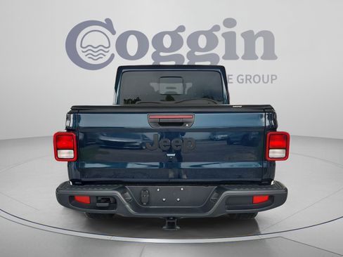 Used 2025 Jeep Gladiator Sport AWD/4WD image 4