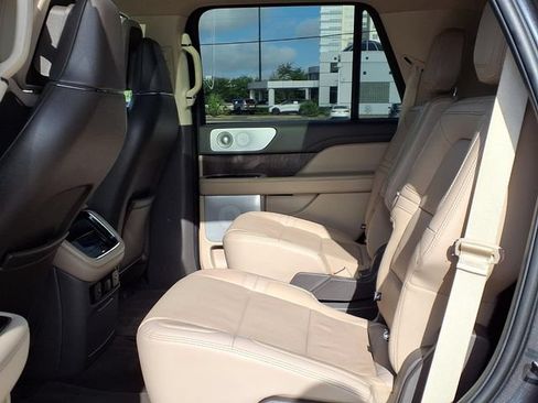 Certified 2022 Lincoln Navigator Reserve AWD/4WD image 5