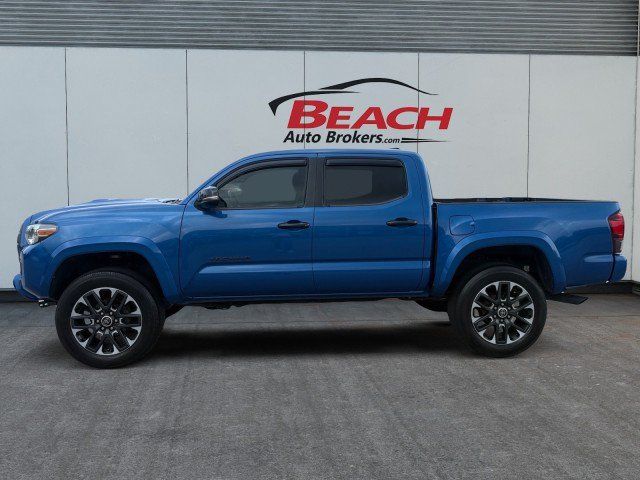 Used 2018 Toyota Tacoma TRD Sport AWD/4WD image 3