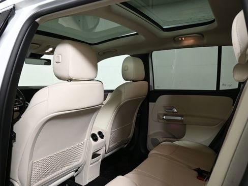 Certified 2022 Mercedes-Benz GLB 250 4MATIC image 6