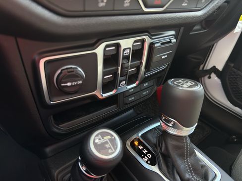 New 2026 Jeep Gladiator Sport AWD/4WD image 23