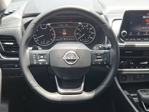 Certified 2025 Nissan Rogue SV FWD image 18