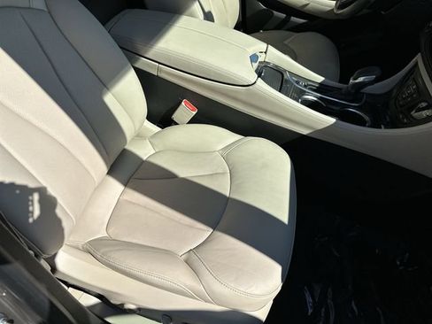 Certified 2019 Buick Envision Essence AWD/4WD image 28