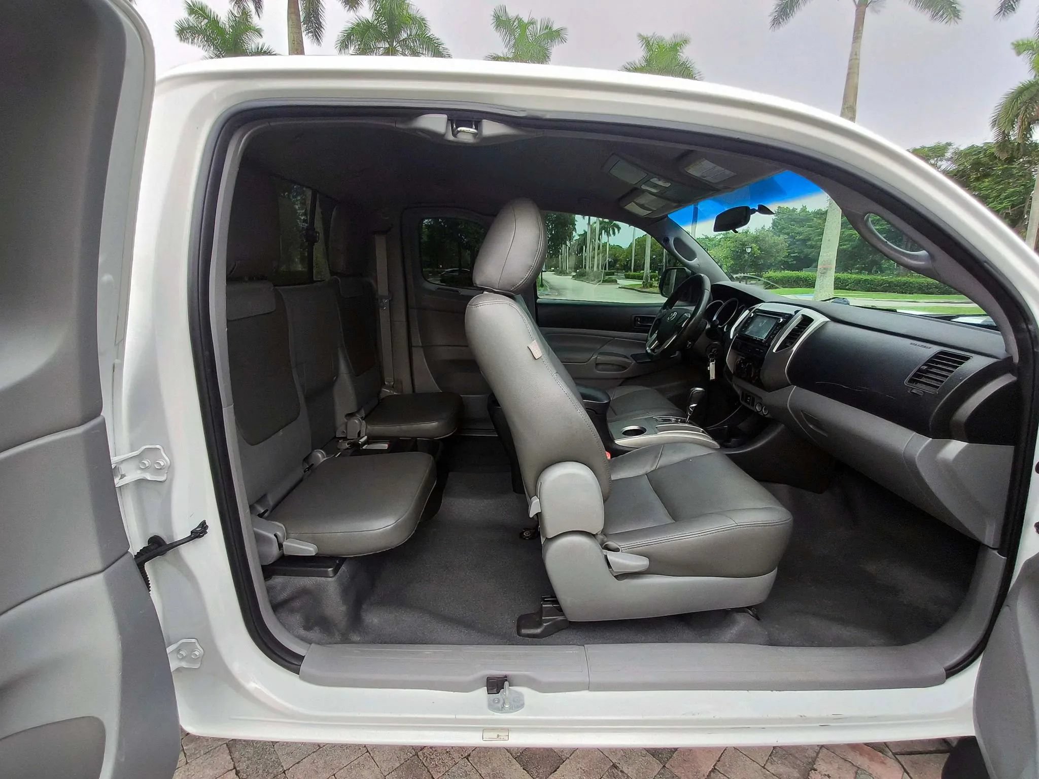 Used 2014 Toyota Tacoma PreRunner w/ SR5 Package RWD image 11