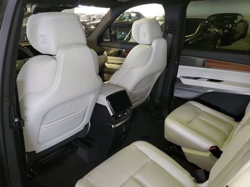 New 2027 Cadillac Vistiq Luxury AWD/4WD image 10