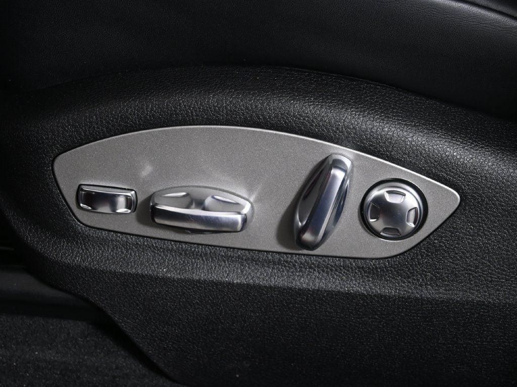 Used 2026 Porsche Macan AWD/4WD image 30
