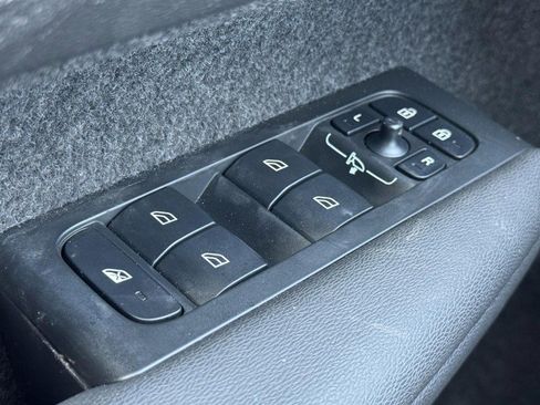 Certified 2025 Volvo XC40 B5 Core image 22