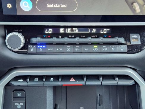 Used 2025 Toyota Sequoia Platinum AWD/4WD image 19