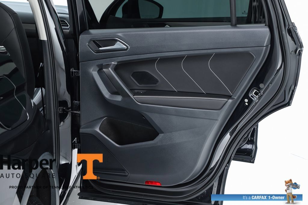 Used 2023 Volkswagen Tiguan SE w/ Panoramic Sunroof Package FWD image 30
