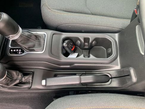 Used 2025 Jeep Wrangler Unlimited Sahara image 29