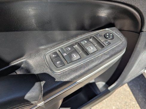 Used 2019 Chrysler 300 Touring w/ Sport Appearance Package RWD image 10