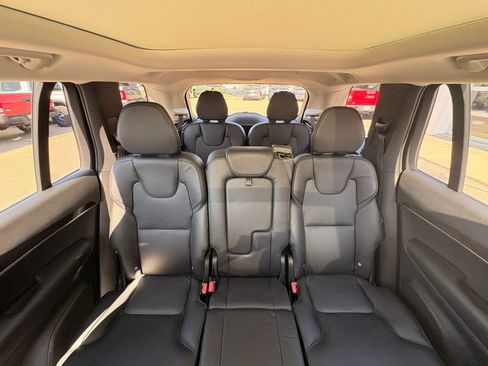 Used 2016 Volvo XC90 T6 Momentum w/ Momentum Plus Package AWD/4WD image 19