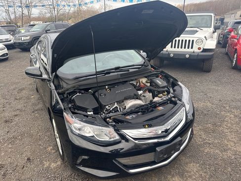 Used 2017 Chevrolet Volt LT w/ Comfort Package image 40
