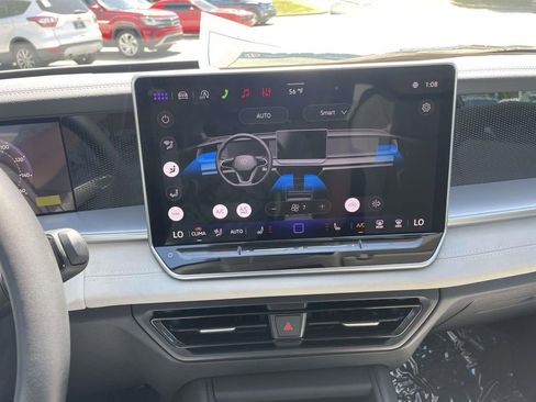New 2026 Volkswagen Tiguan SE FWD image 26