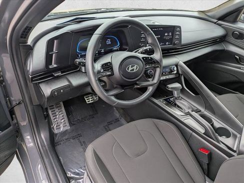 Certified 2025 Hyundai Elantra Sport FWD image 10