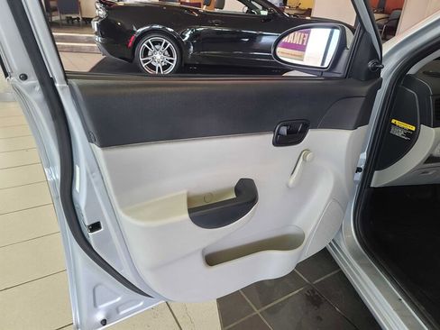 Used 2009 Hyundai Accent GLS image 8