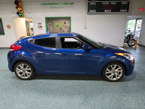Used 2016 Hyundai Veloster image 5