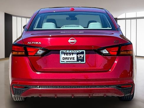 Used 2025 Nissan Altima 2.5 SV FWD image 4