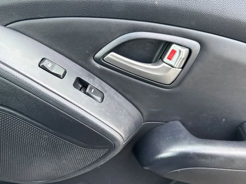 Used 2012 Hyundai Tucson FWD image 18