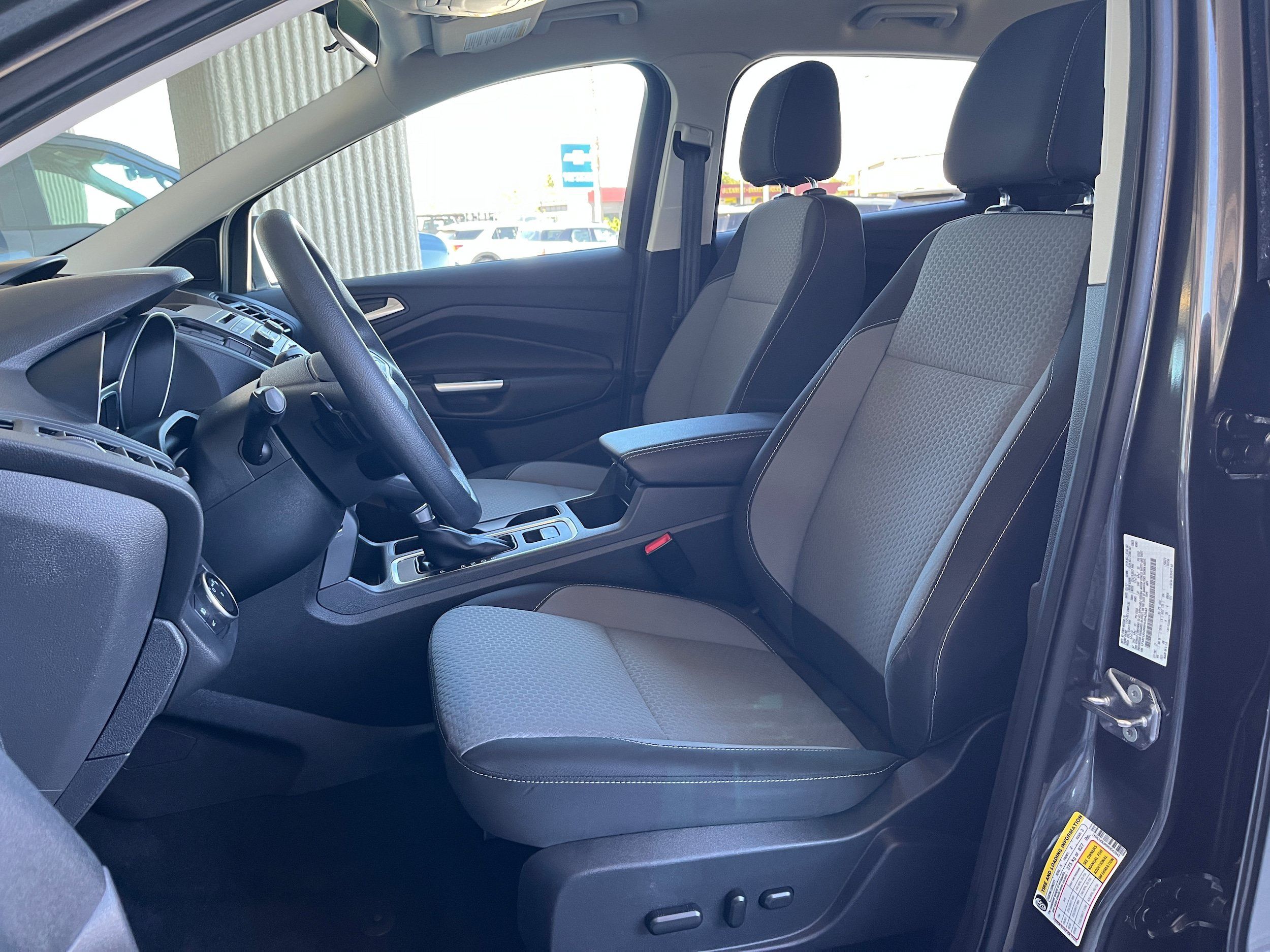 Used 2017 Ford Escape SE FWD image 4
