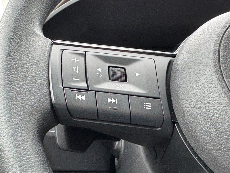 Used 2022 Nissan Rogue SV FWD image 16