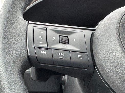 Used 2022 Nissan Rogue SV FWD image 16