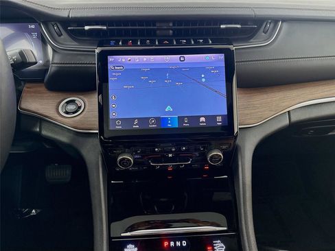 Used 2022 Jeep Grand Cherokee Summit w/ Luxury Tech Group V AWD/4WD image 9