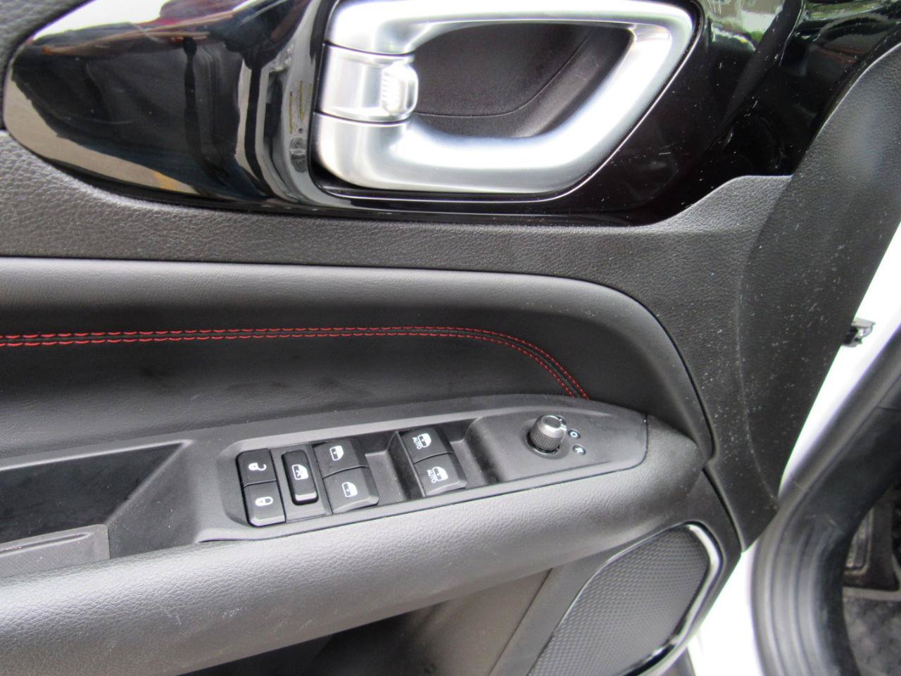 Used 2026 Jeep Compass Trailhawk AWD/4WD image 16
