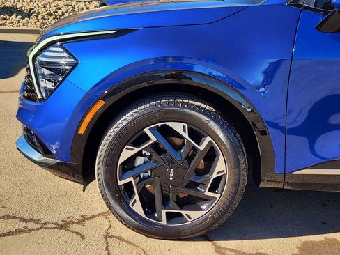 Used 2025 Kia Sportage SX image 9