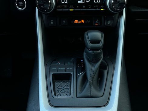 Used 2025 Toyota RAV4 XLE image 23