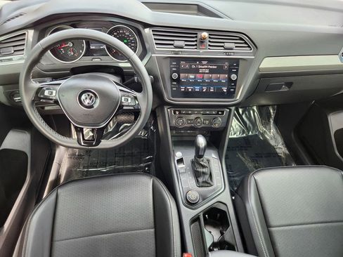 Used 2021 Volkswagen Tiguan SE w/ Panoramic Sunroof Package image 15