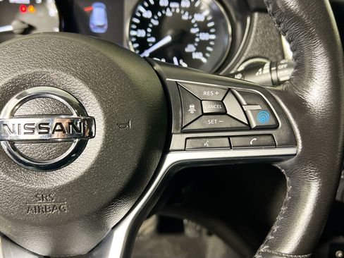 Used 2019 Nissan Rogue SV w/ Premium Package image 19