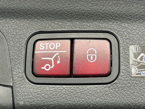 Certified 2025 Mercedes-Benz GLE 450e 4MATIC image 15