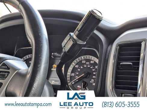 Used 2017 Nissan Titan SV image 16